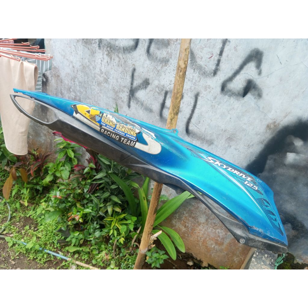 cover body belakang bagian kanan suzuki skydrive original copotan