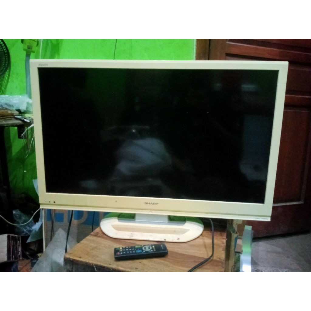 Tv LED 32 inch,Sharp Analog Minus Garis