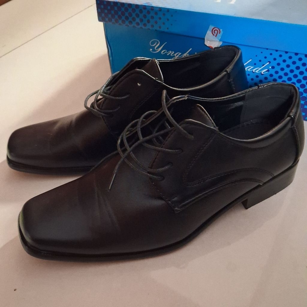 Sepatu Pantofel Yongki Komaladi Black Pria | BACA DESKRIPSI