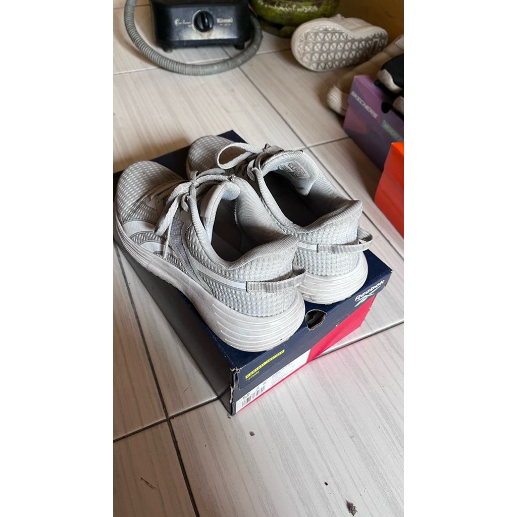 Sepatu Rebook