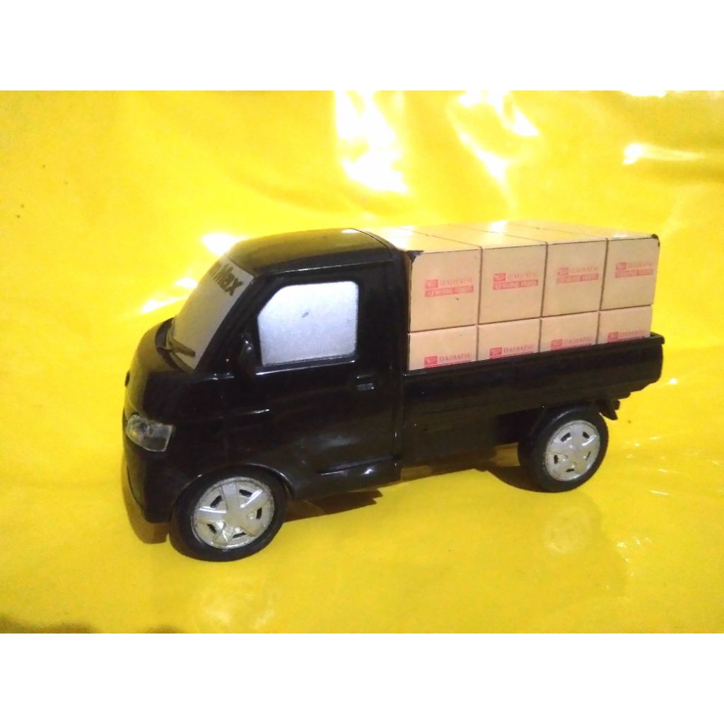 Mobil mainan pajangan souvenir diecast alloy pullback daihatsu grandmax ori ©daihatsu