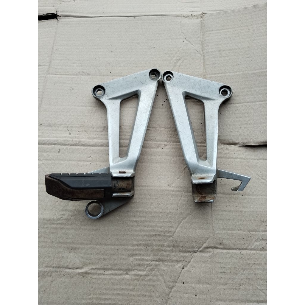 footstep belakang step belakang breket footstep belakang Honda CBR thailand CBR 150R old lama CBU or