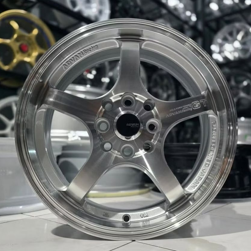 velg ring 15 advan gt lebar 6,5 pcd 4x100 - 4x114,3 velg racing r15 avanza Xenia velg mobil ring 15 