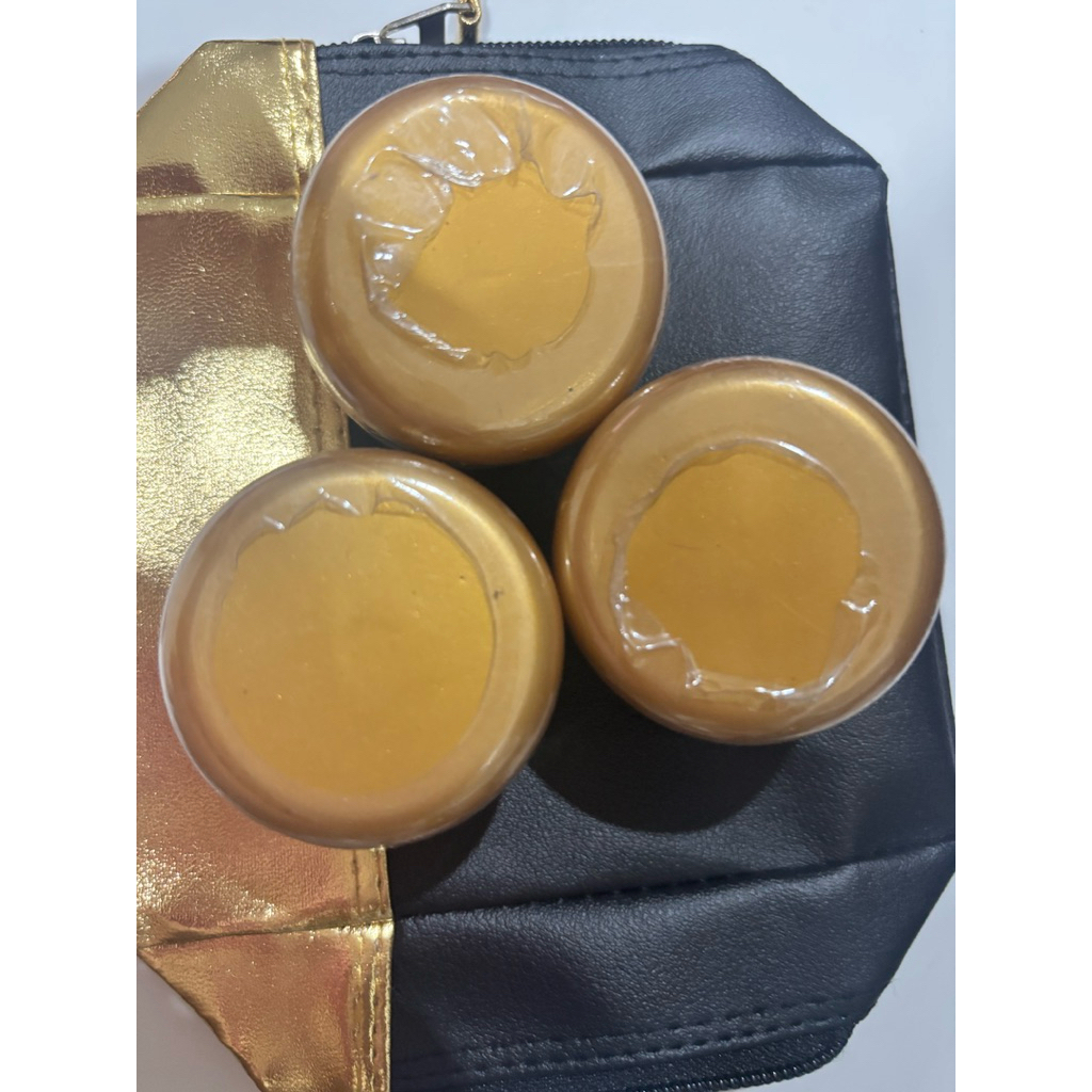 krim anti flek (khusus flek hitam) flek tebal , bekas jerawat hitam .