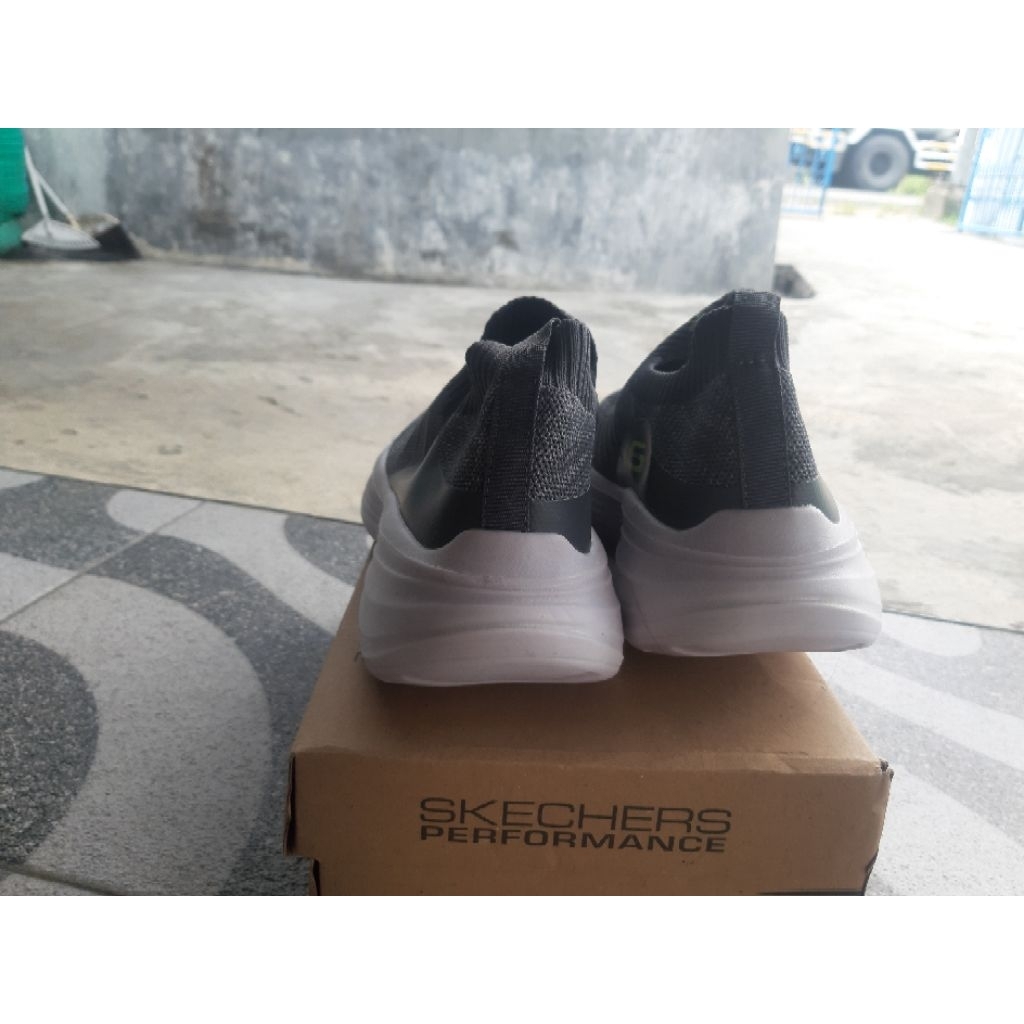 sepatu skecher