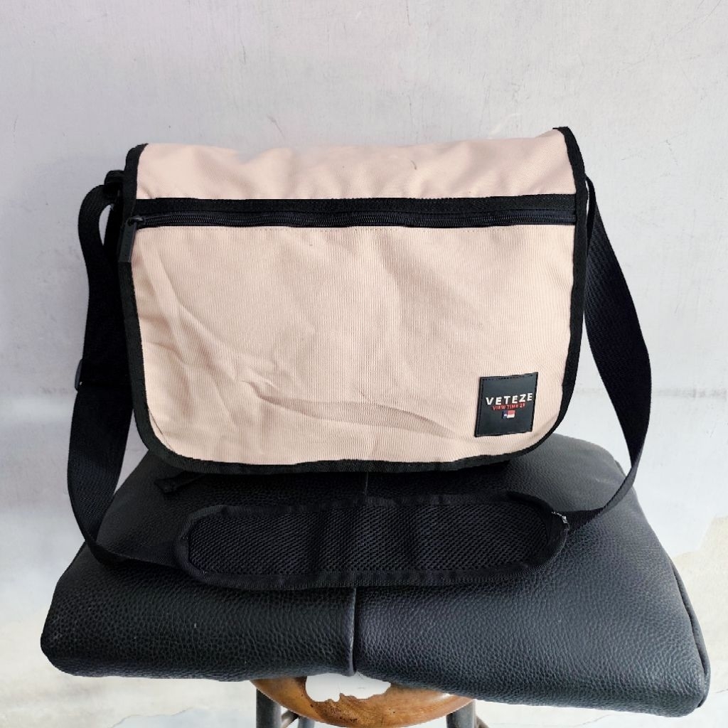 veteze Messenger Bag / tas selempang Veteze