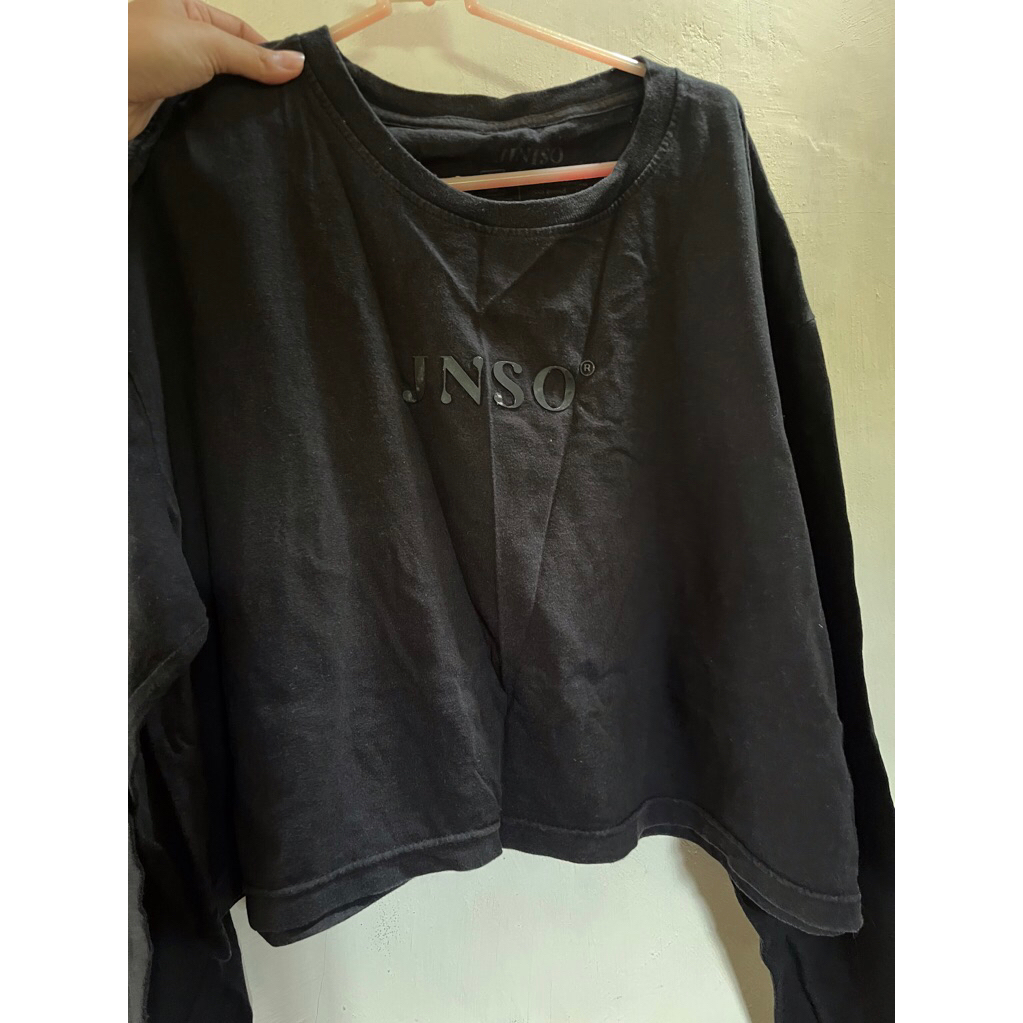 preloved jiniso long tshirt/kaos panjang