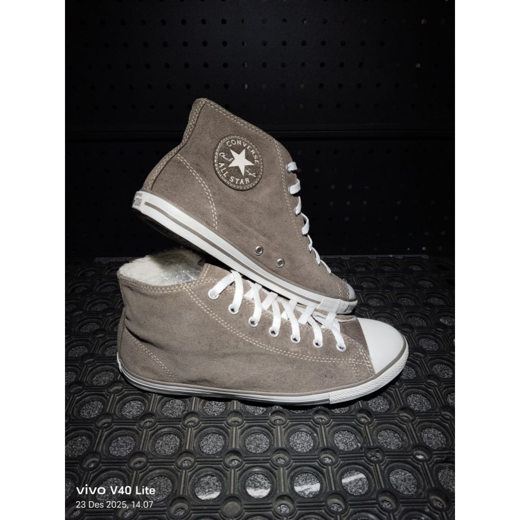 (second) Converse Trainers Size 41
