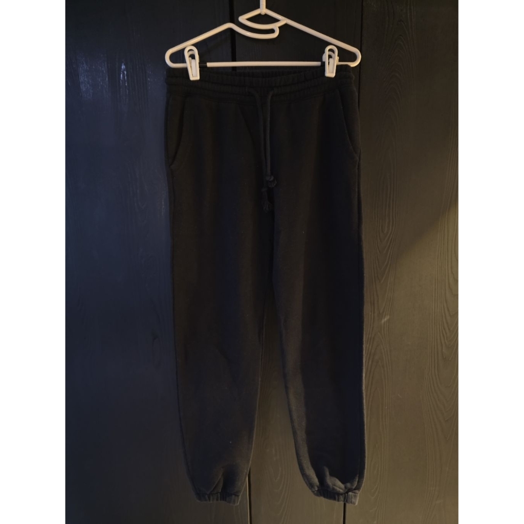 H&M Black Joggers Pants. Basic Collection. 100% original. Size XS. celana panjang joger pria warna h