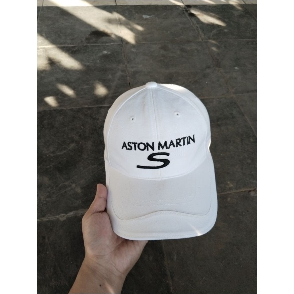 Topi Aston Martin Putih