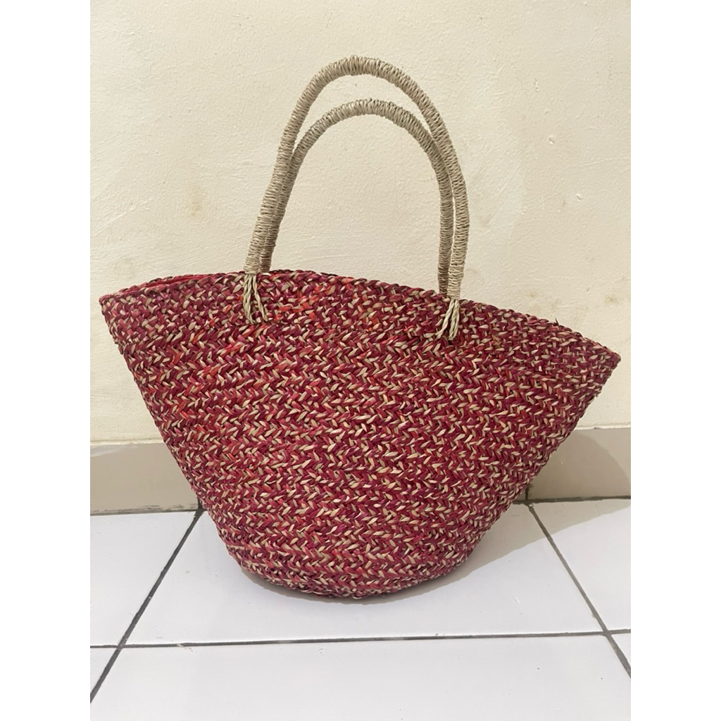 Tas anyaman warna merah