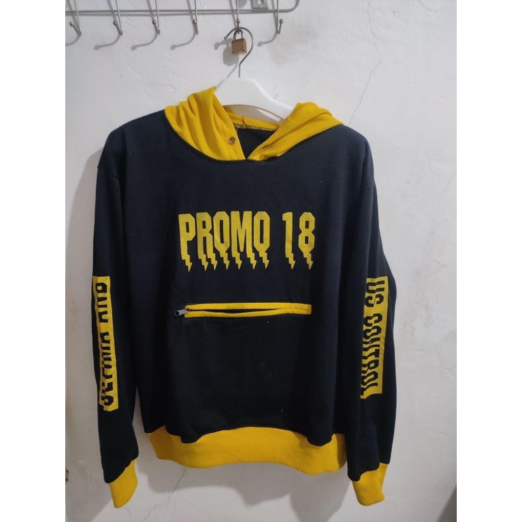 hoodie kantong doraemon minus