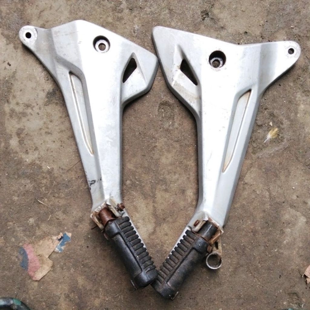 STEP BELAKANG ORIGINAL HONDA SUPRA X 125 OLD