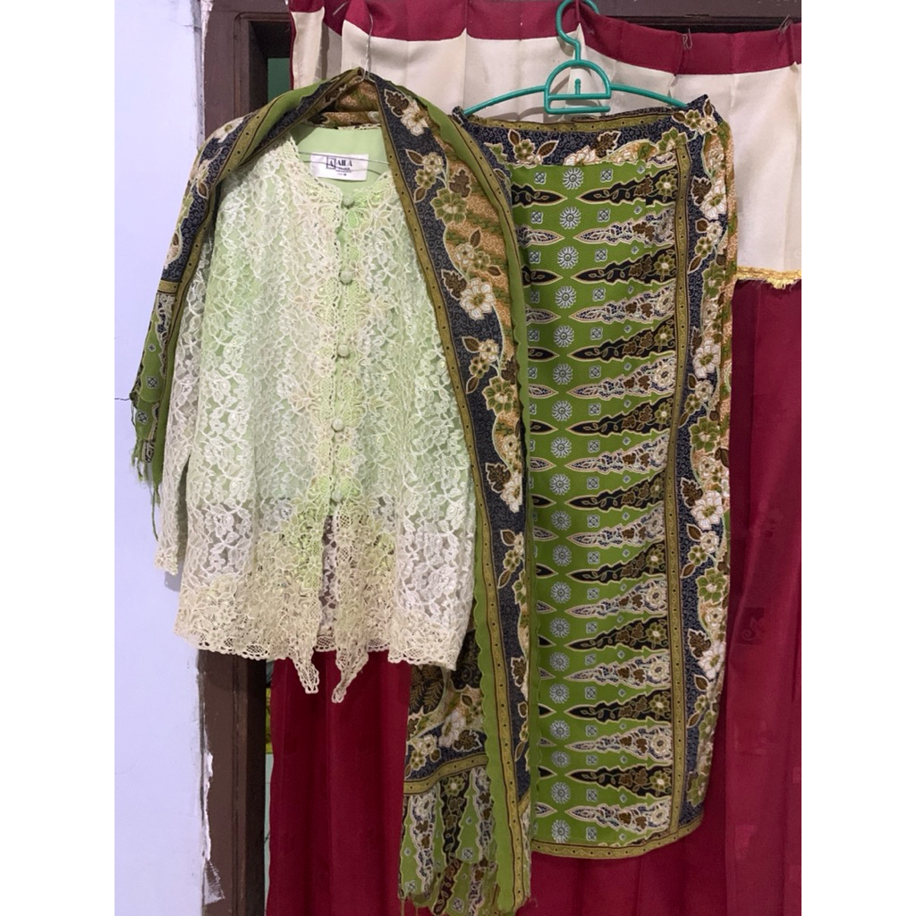preloved kebaya one set