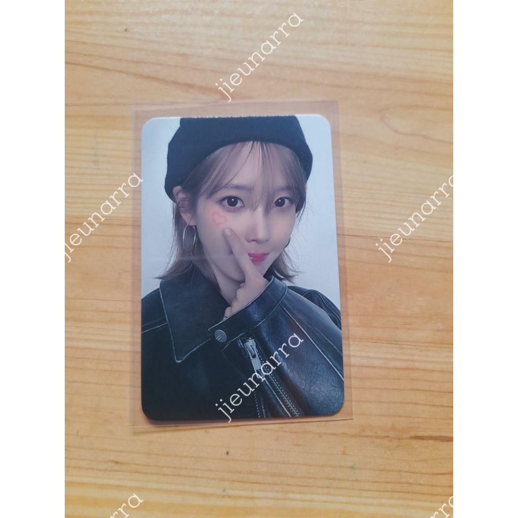 IU Official Photocard - PC Whosfan