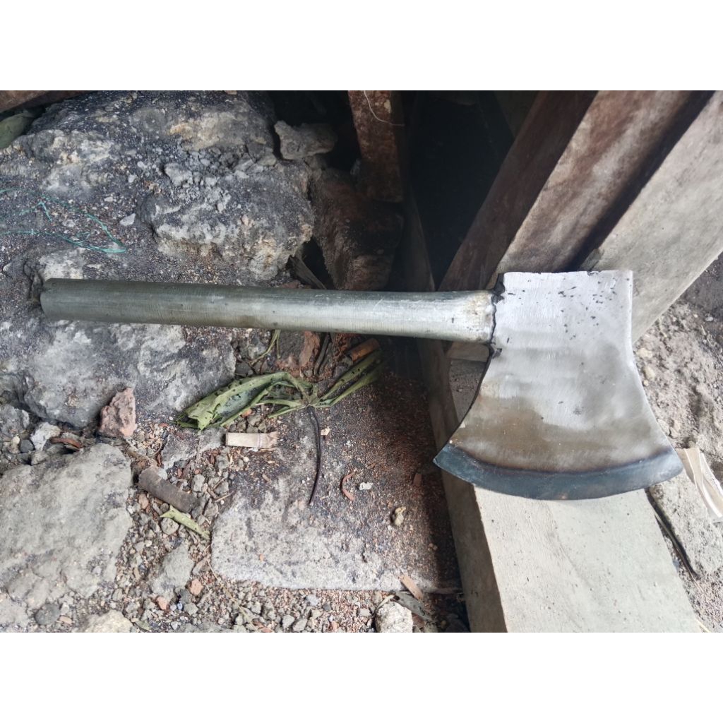 kampak cacah tulang dan kayu