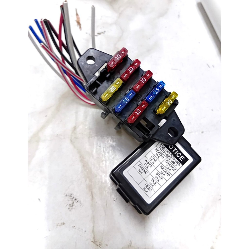 kotak sekring mobil 12v / 24v box Fuse Box Rumah Sekring 8 Port Fuse Box Kotak Sekring Mobil Univers