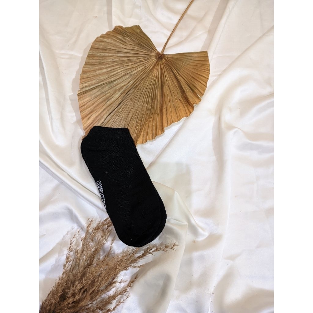 Kaos Kaki Neon Polos — Bikin OOTD Langsung Pop & Anti Boring