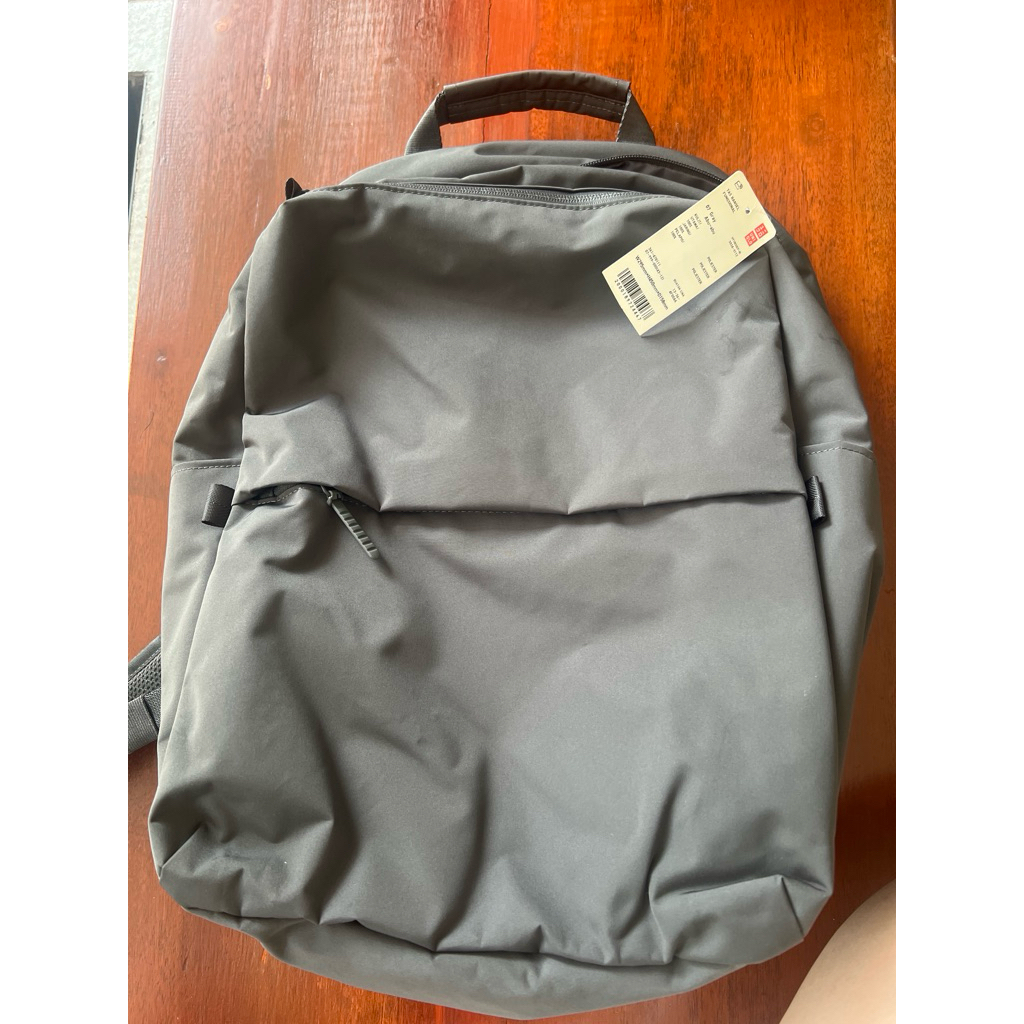 tas ransel fungsional uniqlo