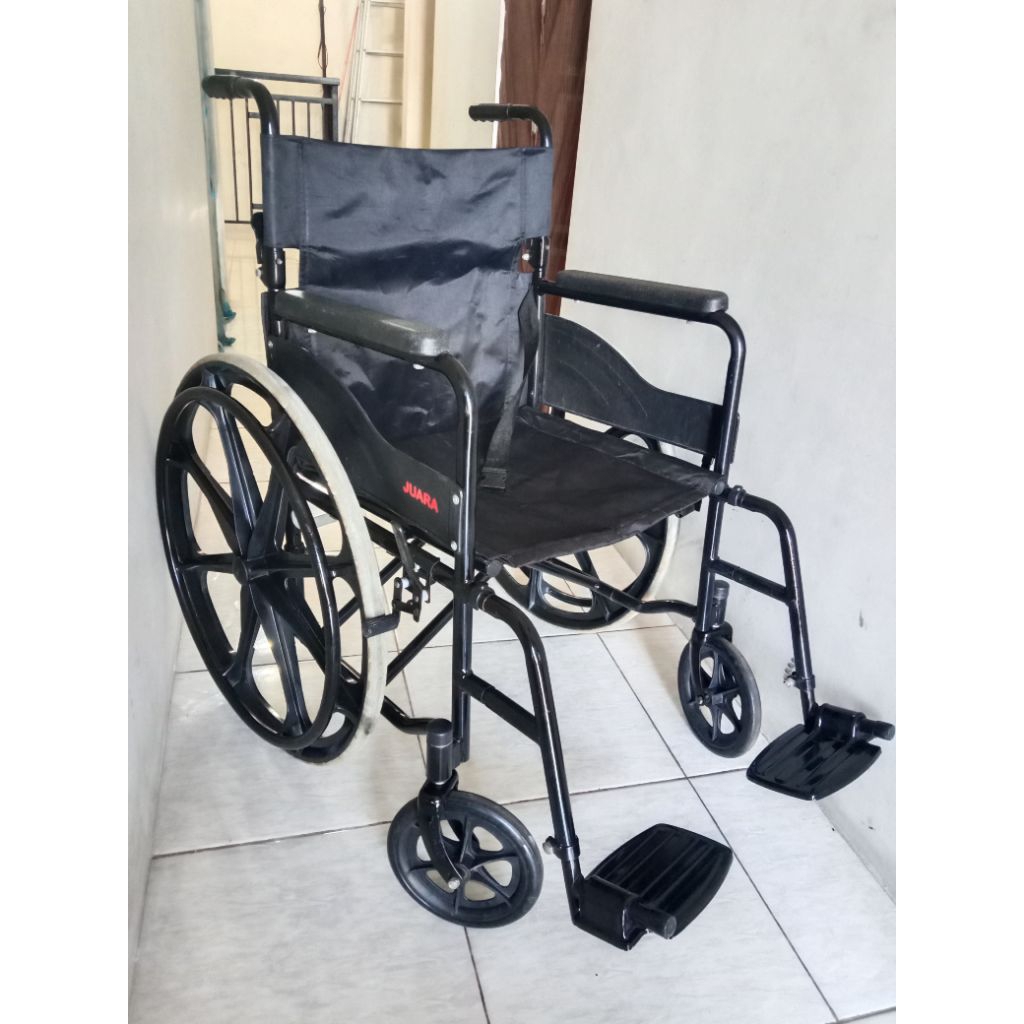 KURSI RODA BEKAS MODEL STANDART / KURSI RODA SECOND TERMURAH / SEPEDA STATIS / SEPEDA TERAPI STROKE 