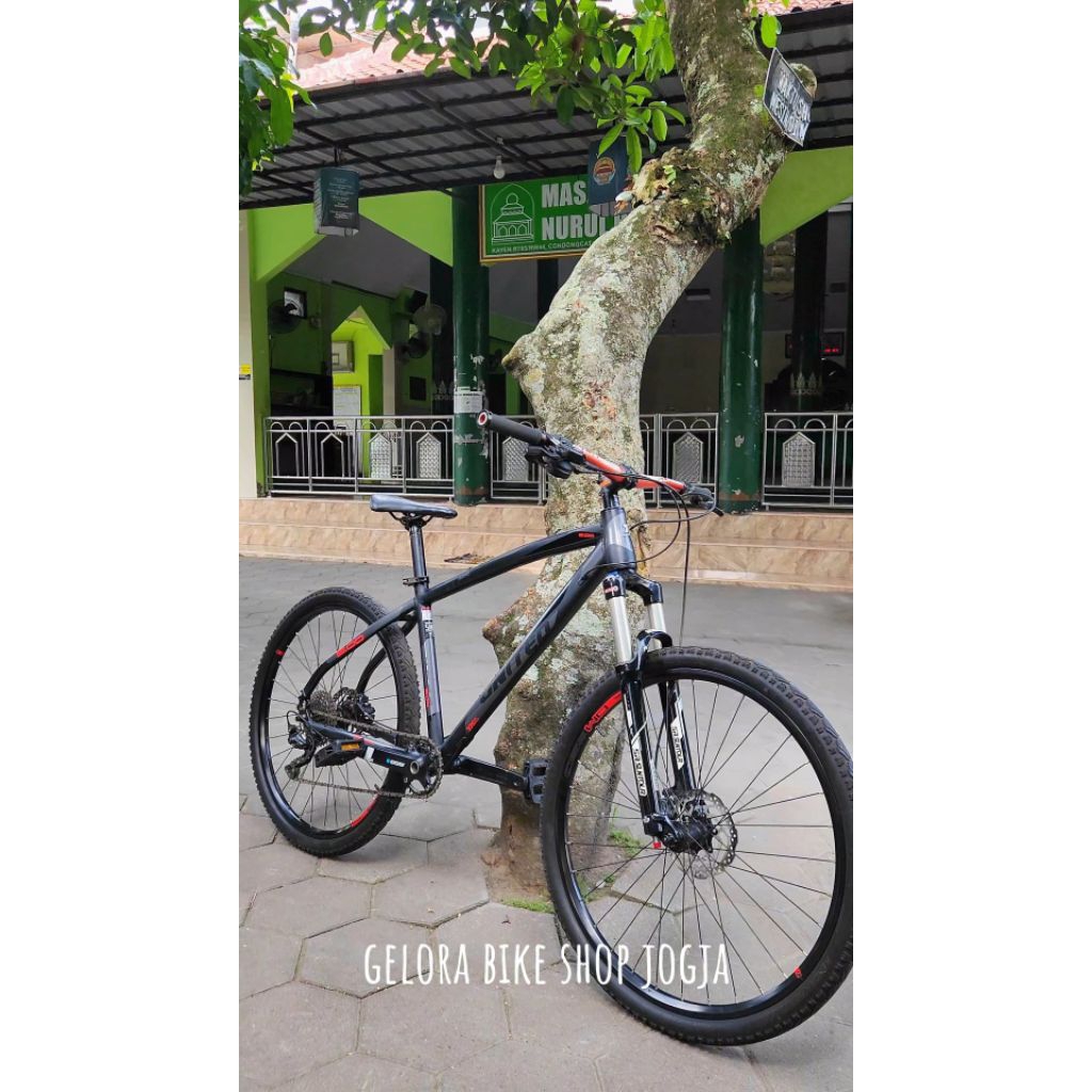 United nucleus 5.00 Size M 27,5 (sepeda bekas / MTB)