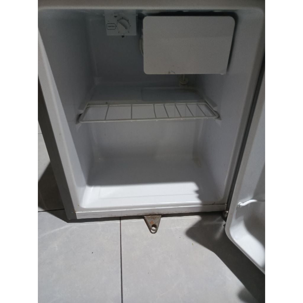 Kulkas Mini Bar GEA RS-06DR 46L Second Like New - Dingin Normal - Hemat Listrik - Portabel Hotel/Kos