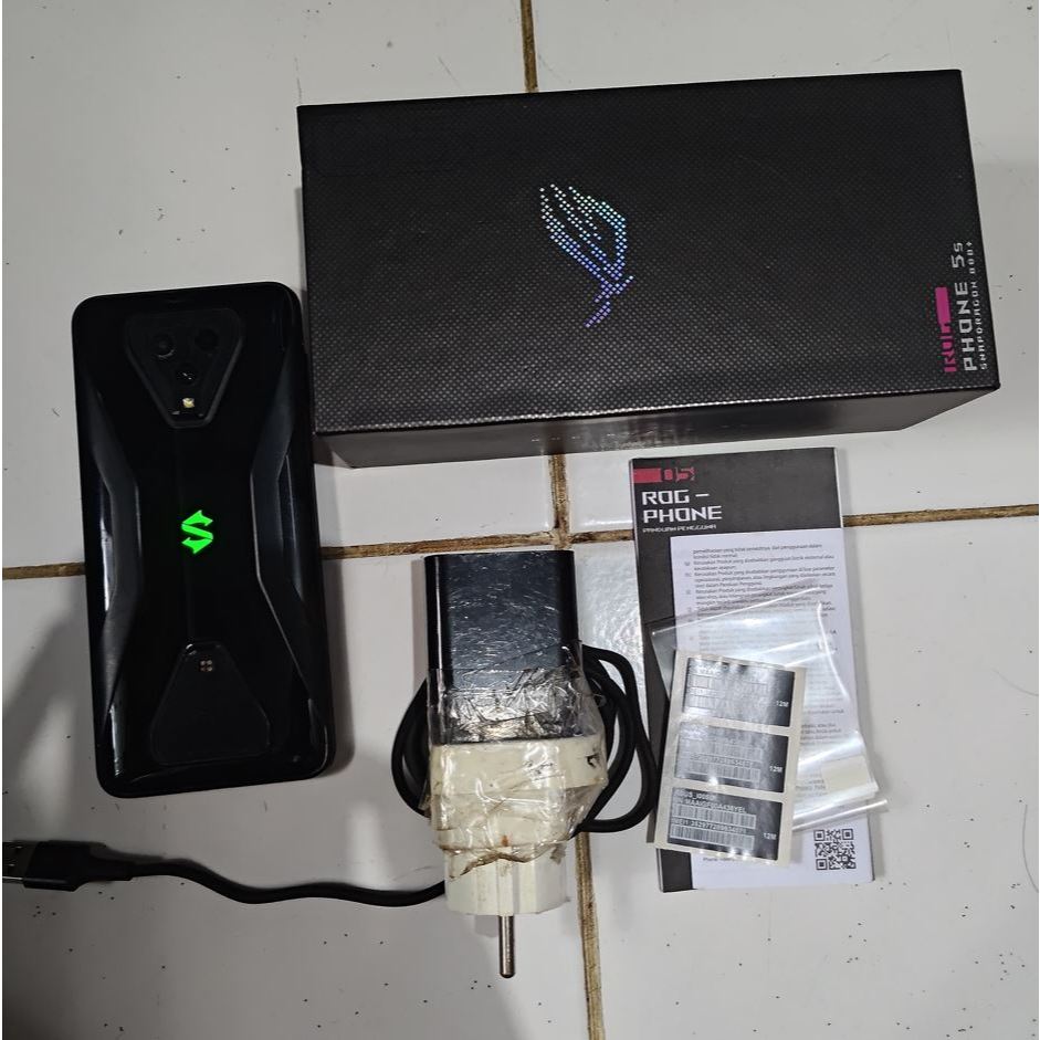 Black Shark 3 (12/256GB) + Box Asus ROG PHONE 5
