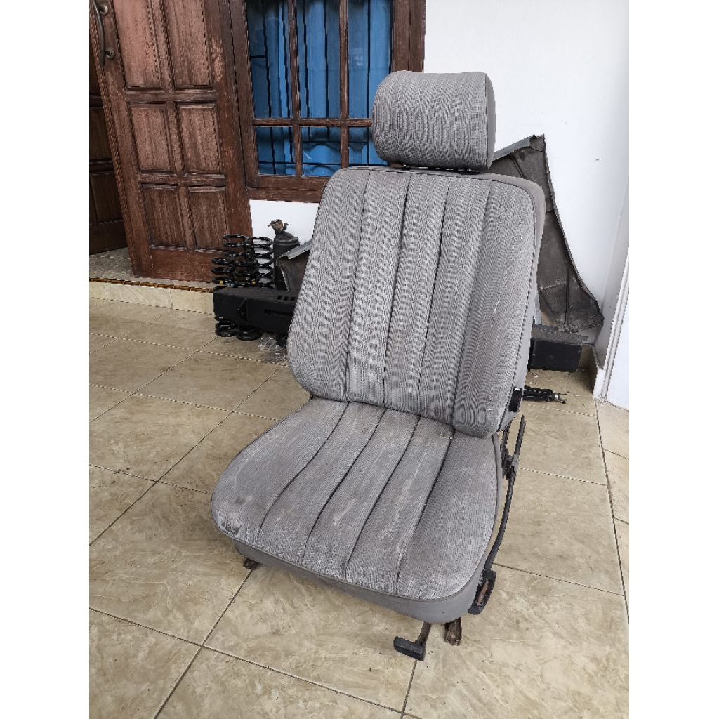 Jok depan Mercedes benz W124 Mercy Boxer sebelah Kanan saja