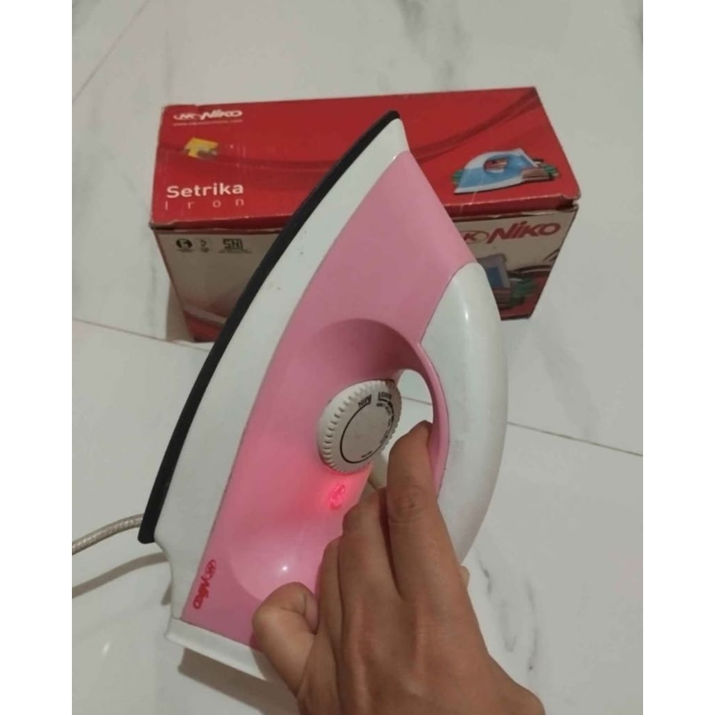 Setrika Niko