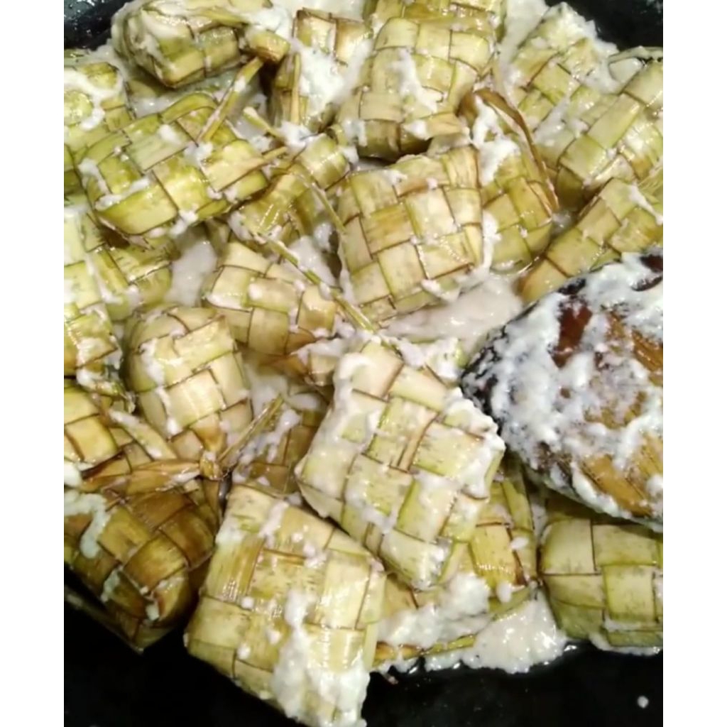 Ketupat Ketan khas Padang
