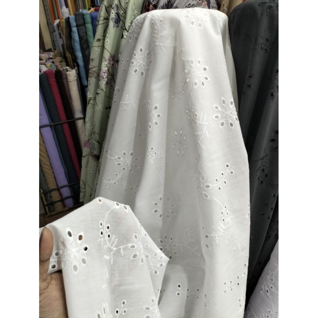 KATUN BOLONG MOTIF TERBARU/KATUN BOLONG/BISA UNTUK GAUN DAN DRESS/HARGA PERSETENGAH METER(0,50 METER