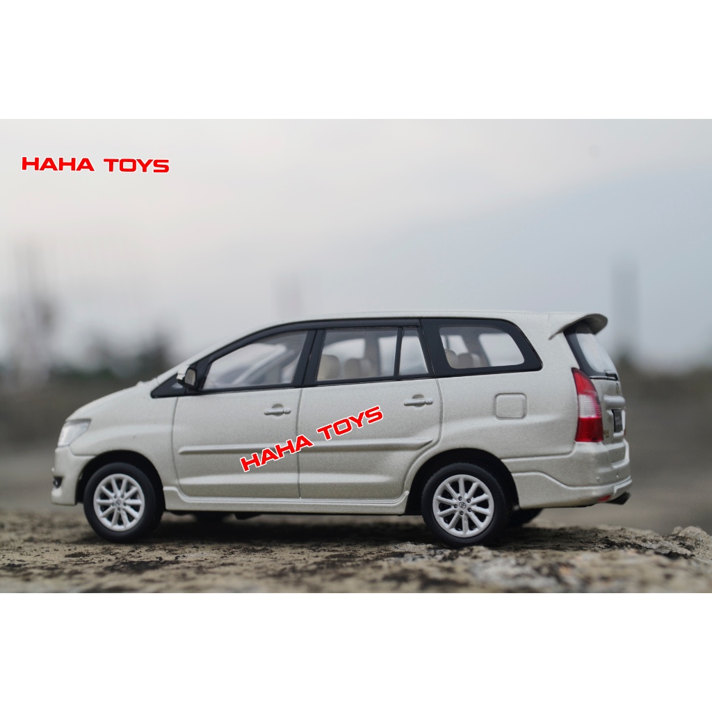 Diecast Miniatur Mobil Toyota Innova  Auto2000 Skala 1:43
