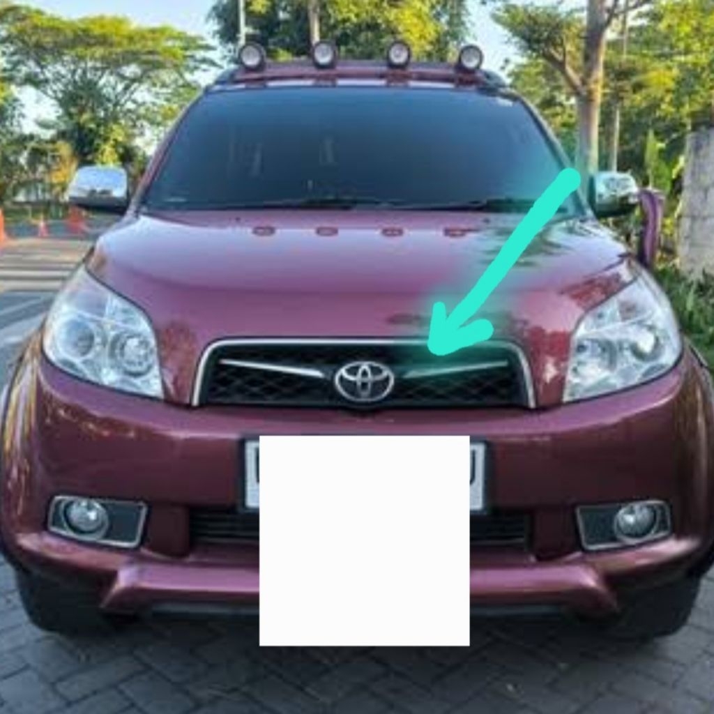 garnish grille toyota rush 2010 original