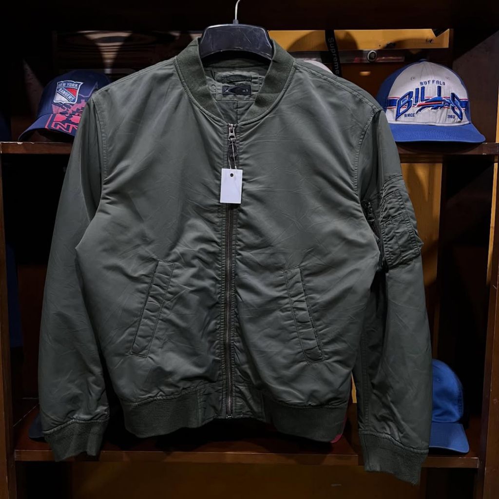 jaket bomber LATIV tebal polos size L casual bagus