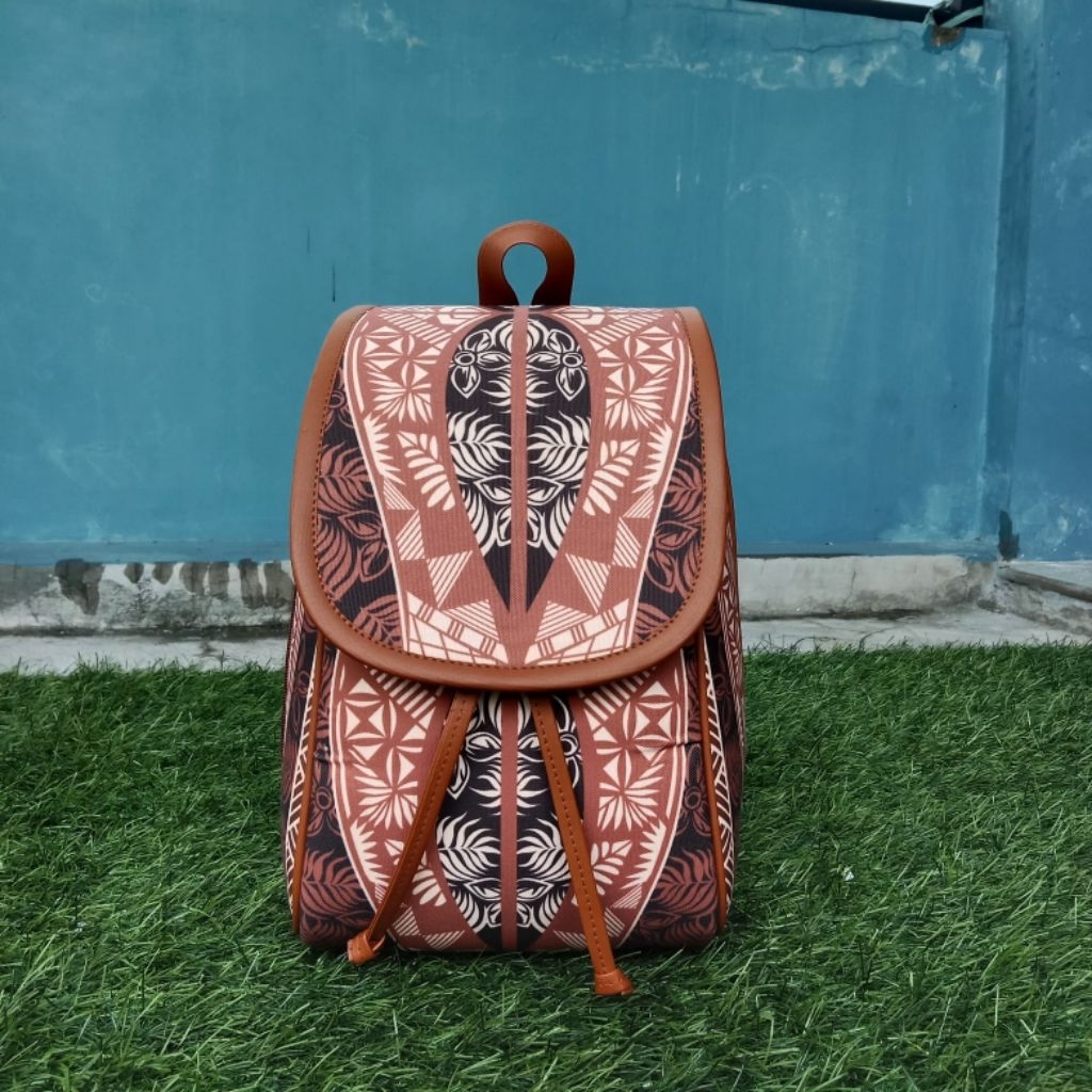 Tas Ransel Motif Etnik Premium Tampil beda dan penuh karakter Tas ransel ini hadir dengan motif etni