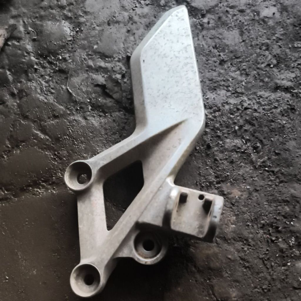 step depan kiri CBR old