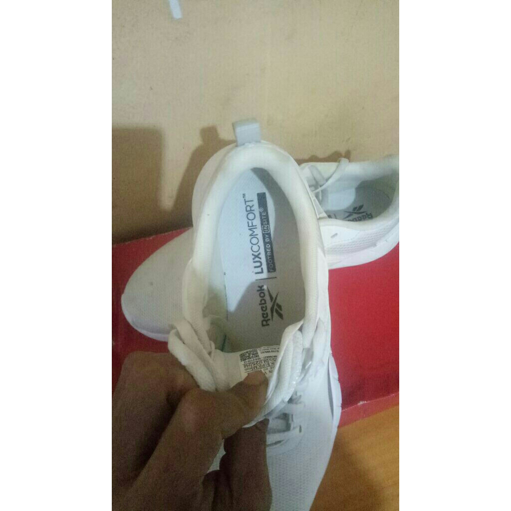 sepatu rebook