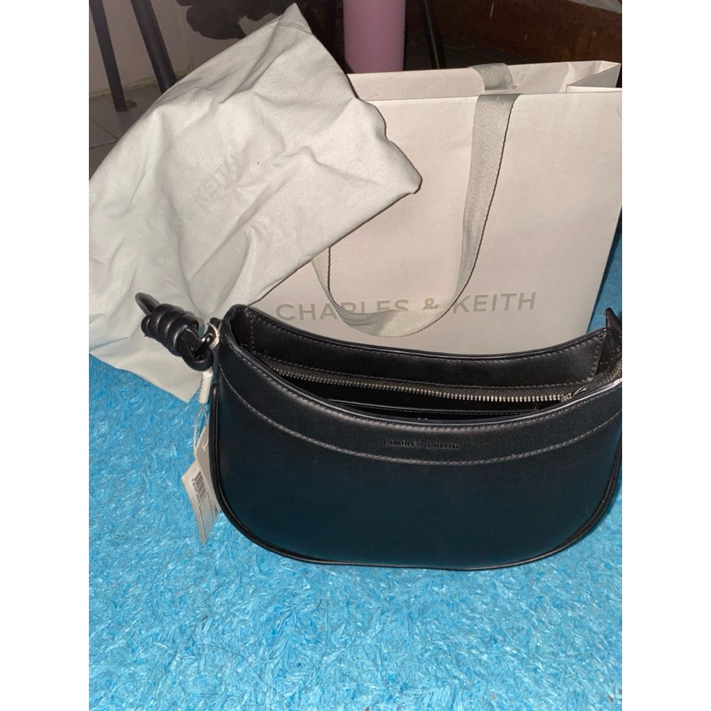 tas hitam cnk charles and keith original