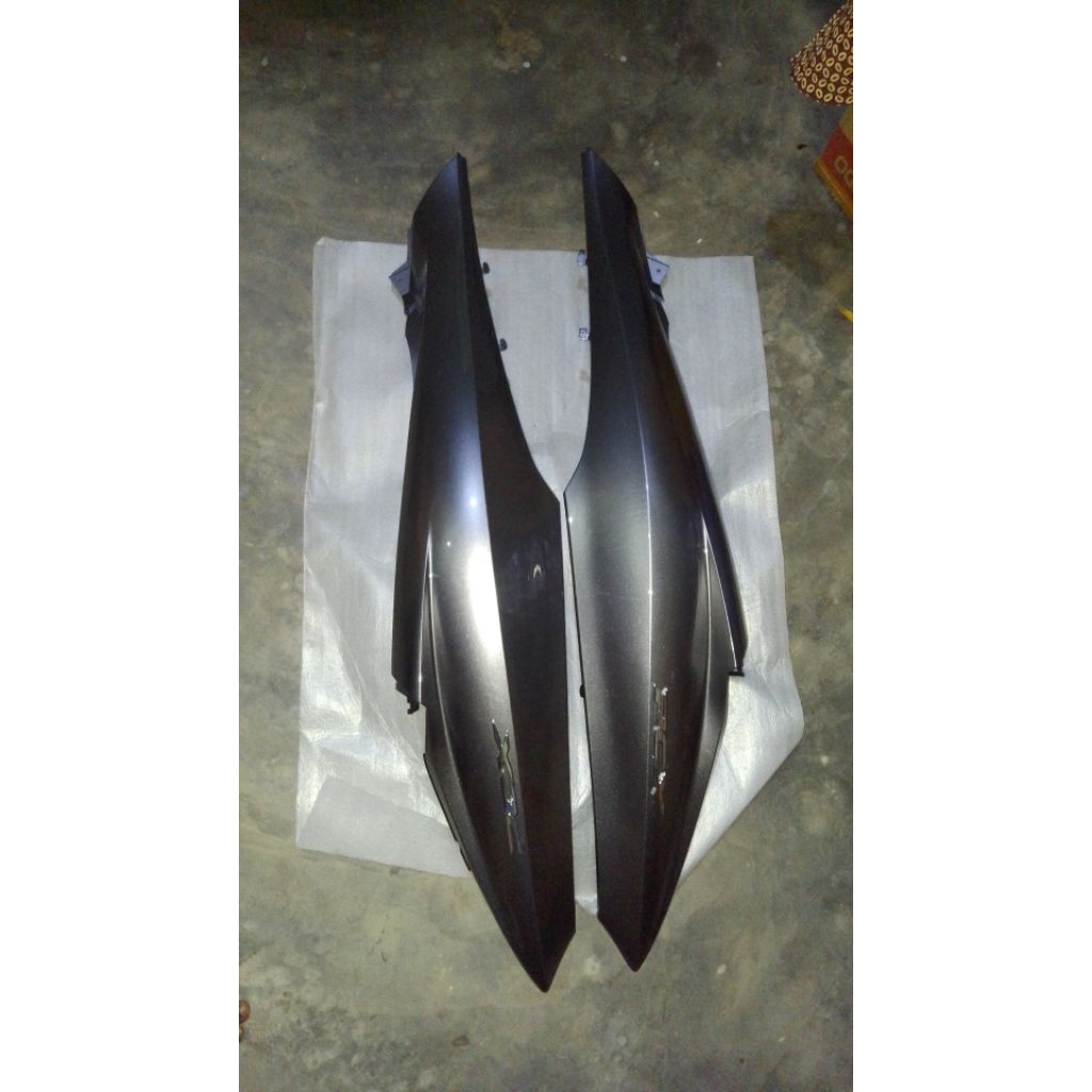 bodi belakang PCX CBU Thailand warna grey met