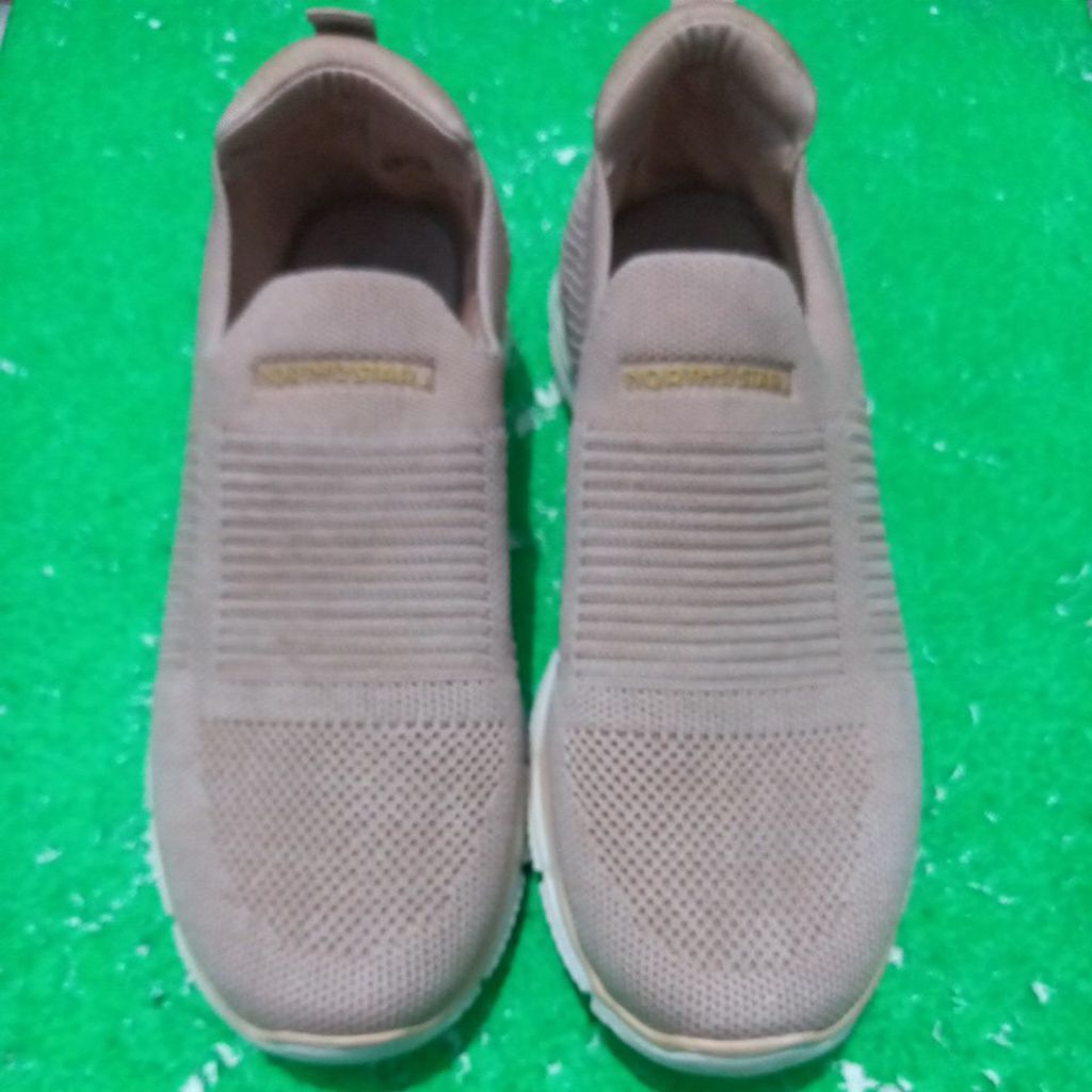 Sepatu casual preloved North Star slip on
