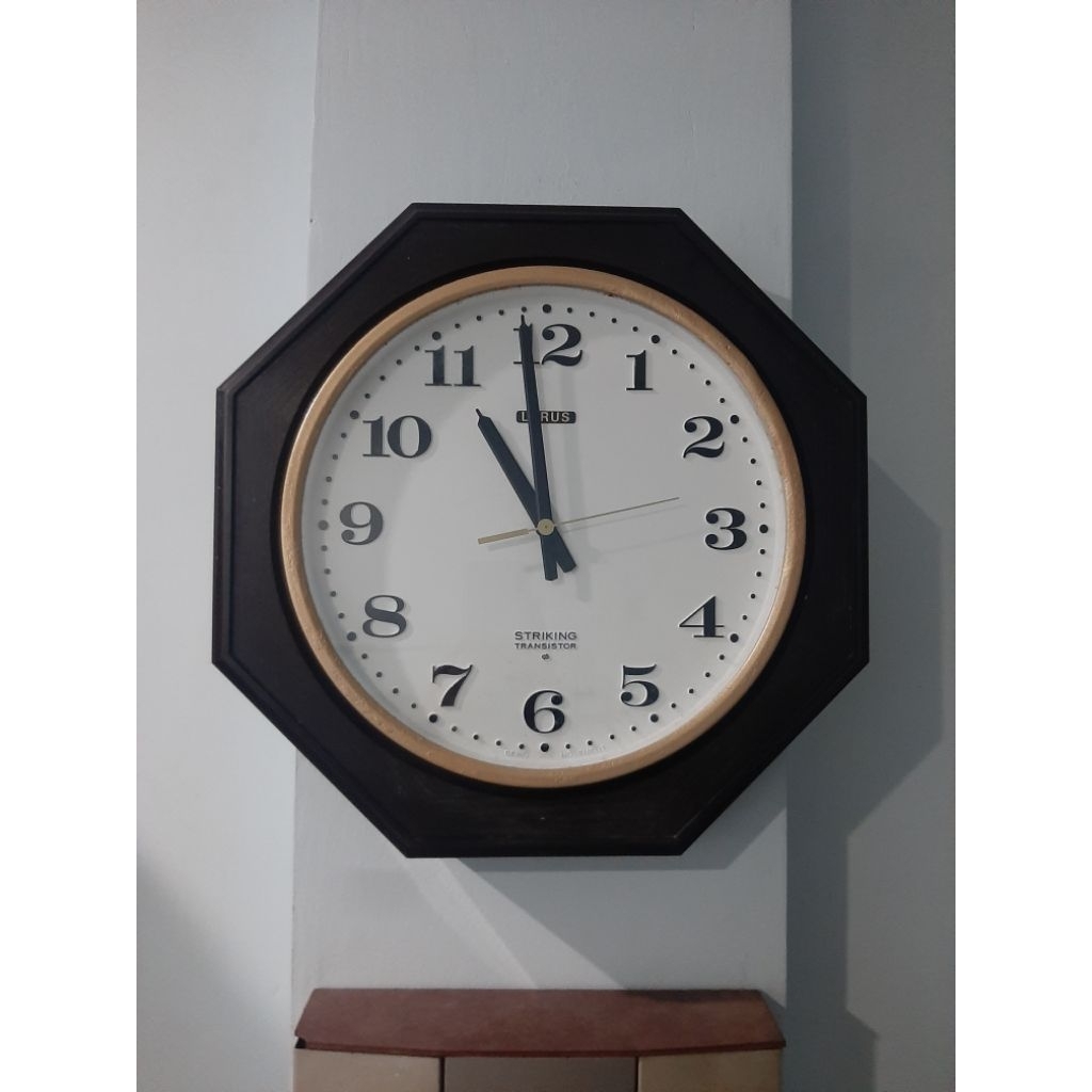 Jam dinding Lorus Transistor Striking vintage