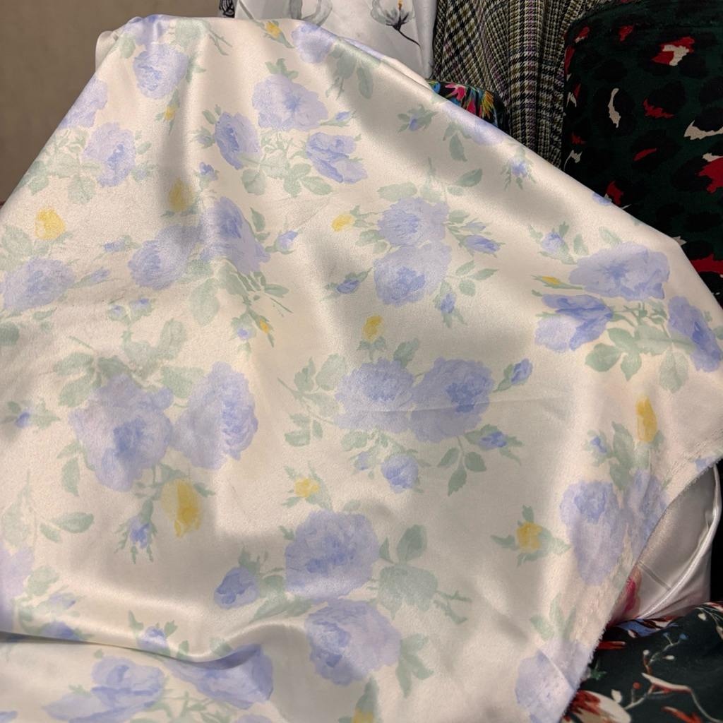 Bahan Kain Satin Silk Floral Purple Rose Soft - Kain Meteran High Quality untuk Tunik, Rok Lilit & K