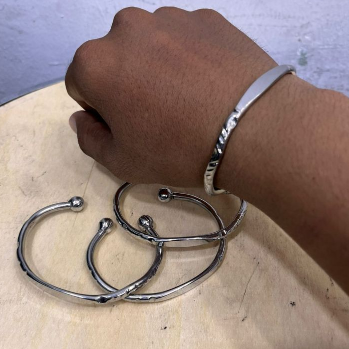 Gelang Pria  Baja Model C Tribusono Dewasa Mondial Besi Putih Tahan Karat