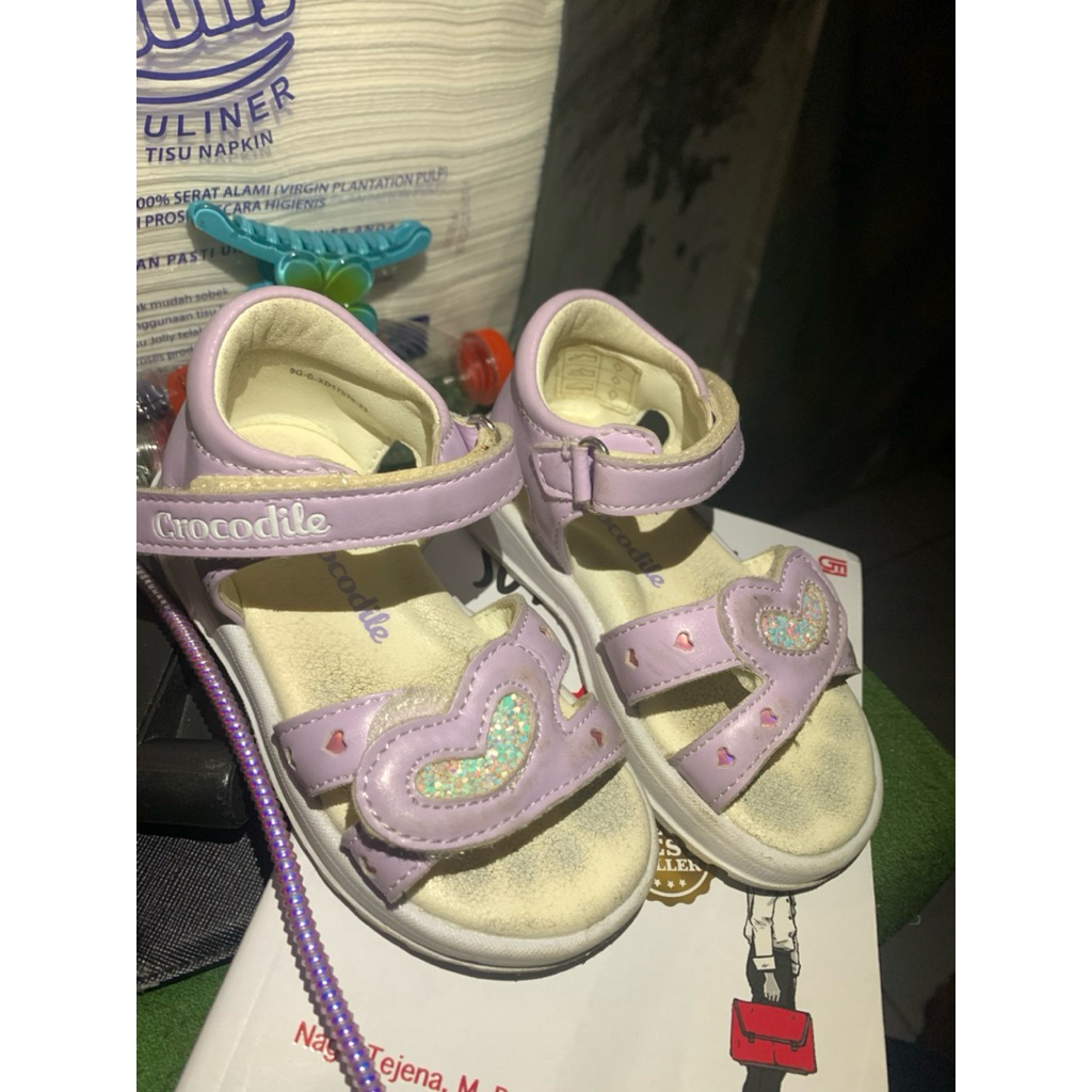 sandal anak crocodile