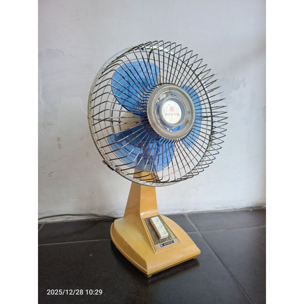 Kipas Vintage Sanyo 9" 1970's Dekorasi jadul