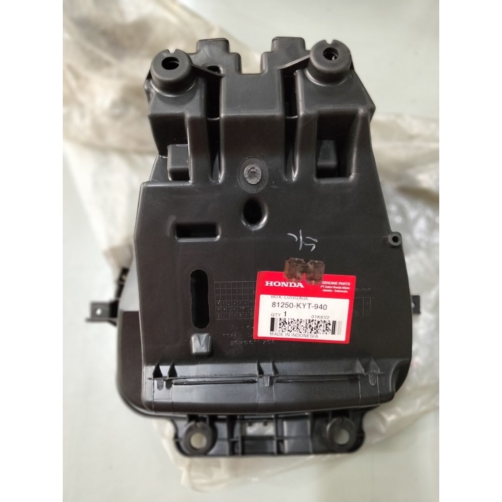 Box luggage untuk motor Scoopy carbu number part 81250KYT940