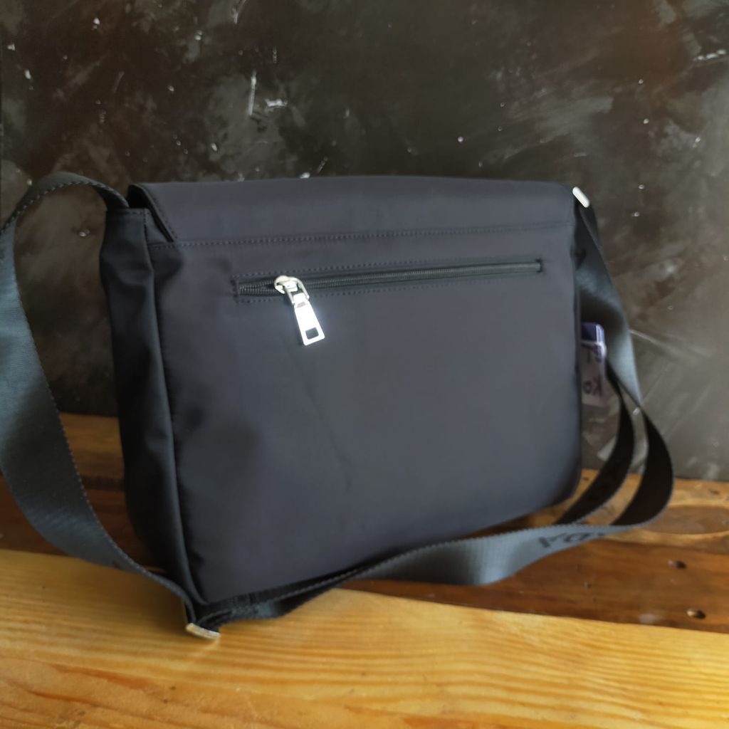 Tas selempang pria wanita messenger nilon