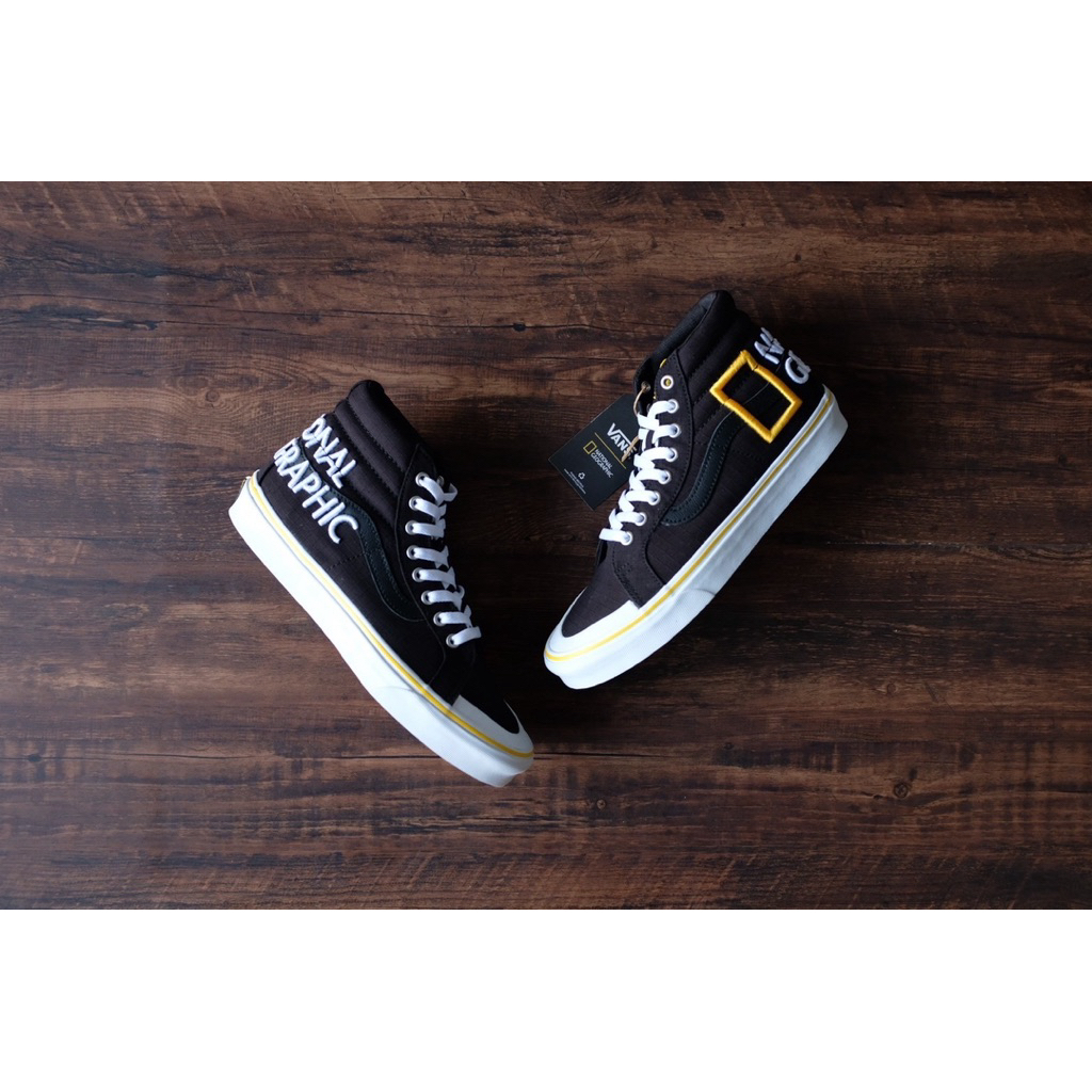 Sepatu Sneakers Sk8-hi 138 Reissue National Geographic Logo