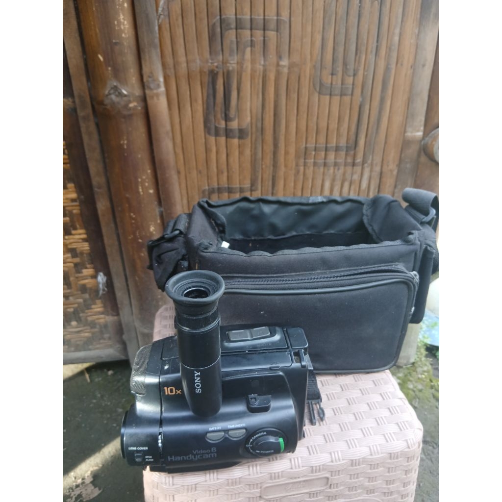 Handycam Sony 145rb jadul antik vintage lawas kuno display dianggap mati (pecah di bahannya)