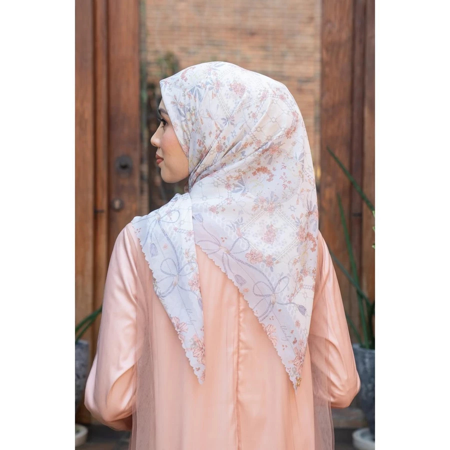 Jennia Scarf Wearing Klamby Klamby Sale (MINOR)